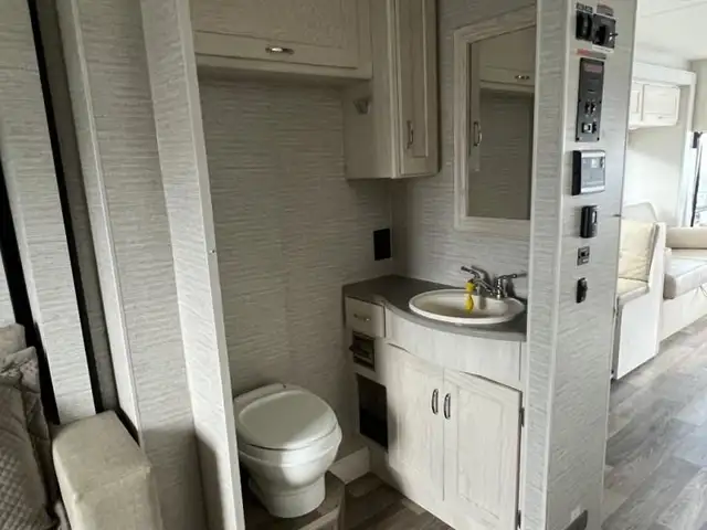 2020 Winnebago Intent 30R in RVs & Motorhomes in Abbotsford - Image 18
