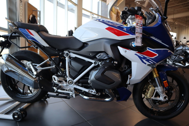 2023 BMW R1250RS White Blue *SALE* in Sport Touring in Edmonton - Image 3
