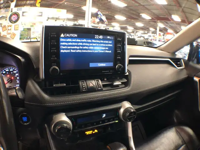 2019 Toyota RAV4 XLE AWD LEATHER SUNROOF L/ASSIST B/SPOT CARPLAY in Cars & Trucks in City of Toronto - Image 20