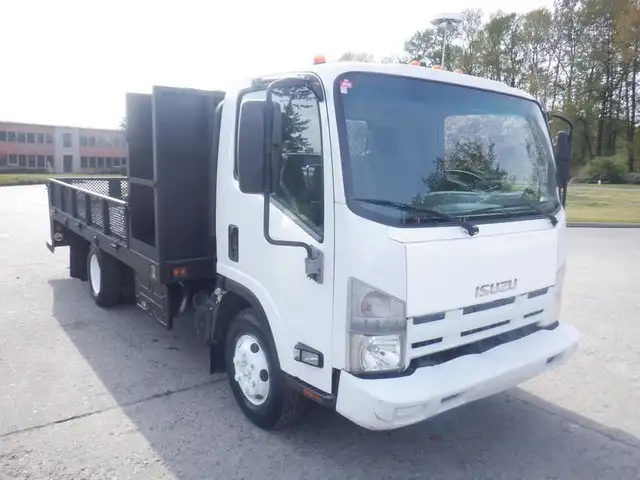 2015 isuzu NPR 12 Foot Flat Deck 3 Seater Diesel in Heavy Trucks in Richmond - Image 5