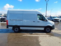 3.0L V6 Diesel, Cargo Partition, Twin Front Passenger Seats, Leatherettle Upholstery, Floor Covering... (image 7)