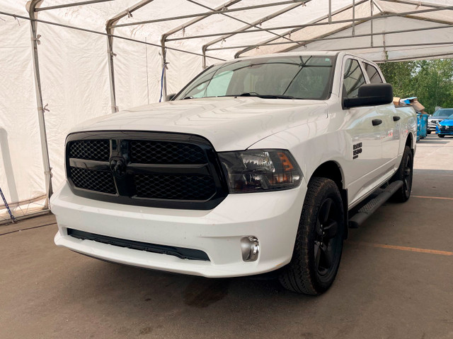 2023 Ram 1500 Classic NIGHT EDITION CREW V6 4X4 *CARPLAY* HITCH  in Cars & Trucks in Laurentides