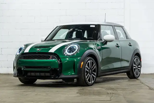 2023 MINI 5 Door Cooper S FWD | Premier | Accès Confort | Toit in Cars & Trucks in City of Montréal - Image 4