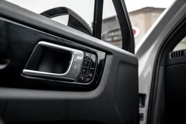 2021 Porsche Cayenne AWD COUPE PANO SPORT PKG NAVI 360 CAM dans Autos et camions dans Ville de Toronto - Image 15