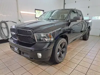 RAM 1500 CLUB CAB 2022 V6 3.6 LITRES BOITE DE 6.5 PIEDS CHAUFFAGE DEUX ZONERADIO ANDROID MIROIR RETR...