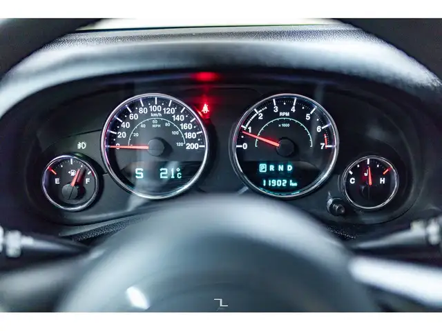 2018 Jeep Wrangler JK Unlimited 4x4 Sahara Nav in Cars & Trucks in Red Deer - Image 15