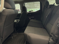 Le Toyota Tundra SR5 TRD Sport 2024 est une version dynamique et robuste du célèbre camion pleine gr... (image 8)
