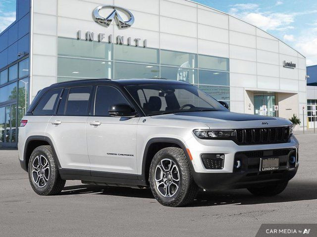 2023 Jeep Grand Cherokee 4xe Plug In Hybrid plus Electric Range in Cars & Trucks in London