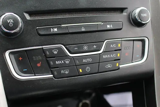 2017 Ford Fusion SE dans Autos et camions dans Calgary - Image 22