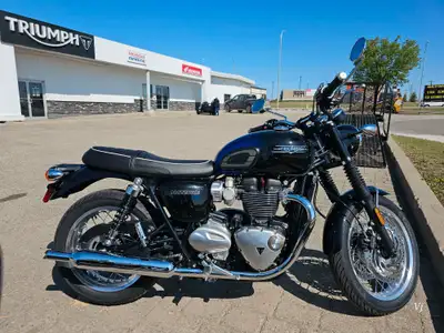 2024 Triumph T120 Stealth Edition- Showroom condition 2024 T120 with just over 700km!- True old scho...