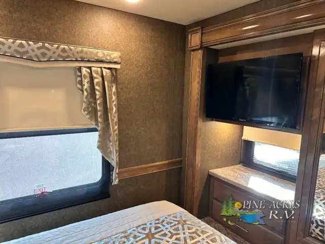 2020 Thor Motor Coach Challenger 37YT Washer & Dryer 12 k Miles in RVs & Motorhomes in Moncton - Image 40