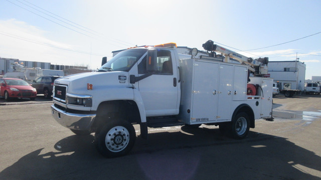 2008 GMC TC5500 SERVICE TRUCK, VMAC, CRANE 6.6L V8 DIESEL in Cars & Trucks in Edmonton - Image 2