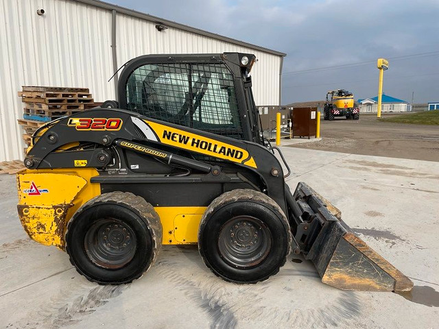 2021 NEW HOLLAND L320 SKID STEER LOADER in Heavy Equipment in London - Image 2