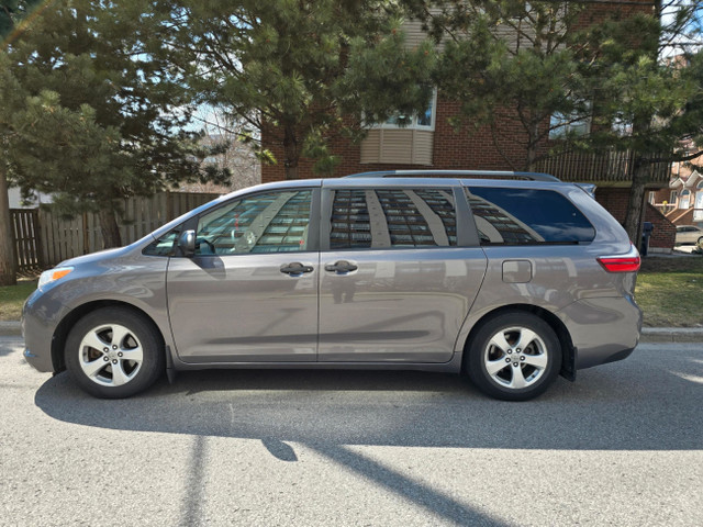 2015 Toyota Sienna 5dr 7-Pass FWD in Cars & Trucks in City of Toronto - Image 4