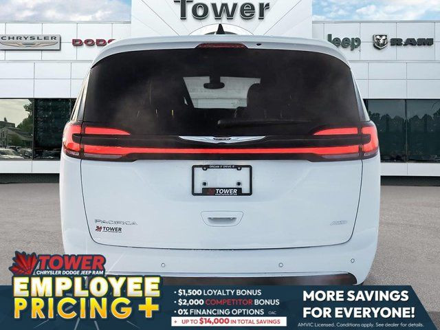2025 Chrysler Pacifica Select in Cars & Trucks in Calgary - Image 4