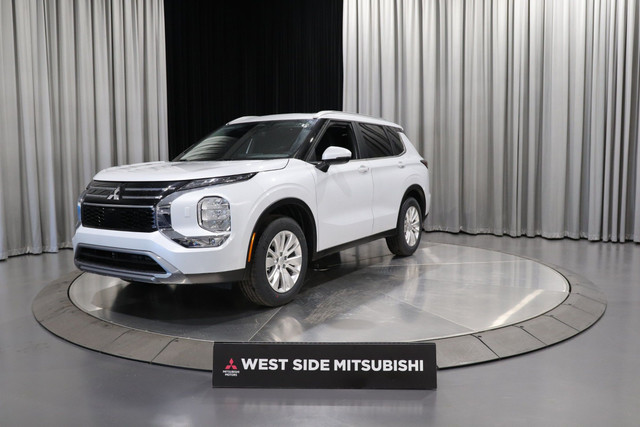 2025 Mitsubishi Outlander SE in Cars & Trucks in Edmonton - Image 3