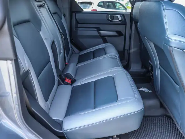 2024 Ford Bronco Outer Banks SASQUATCH PAKCAGE AND LUXURY PAC... dans Autos et camions dans Ottawa - Image 18