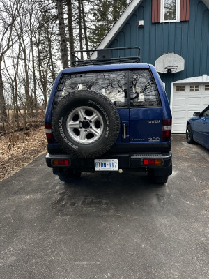 2000 Isuzu Trooper -