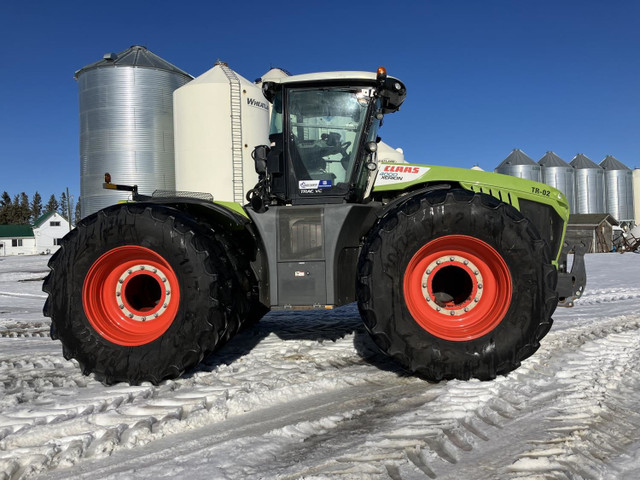 2016 Claas 4WD Tractor 4000 Xerion in Farming Equipment in Edmonton - Image 4