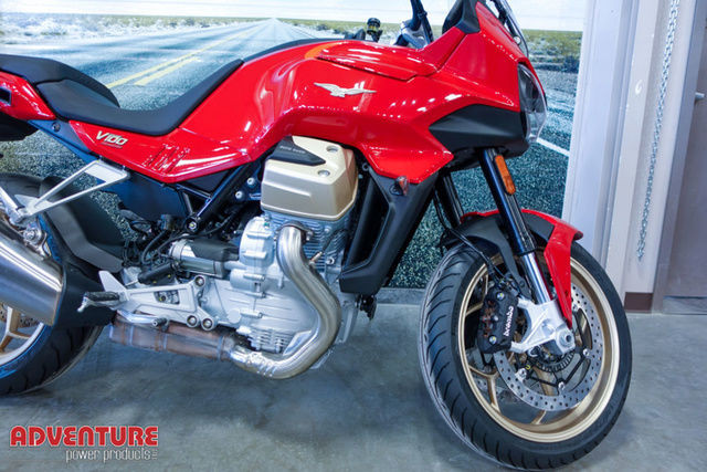2023 Moto Guzzi V100 Mandello in Touring in Winnipeg - Image 3
