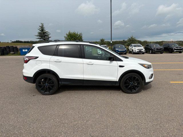 2017 Ford Escape SE AWD 2.0L EcoBoost in Cars & Trucks in Calgary