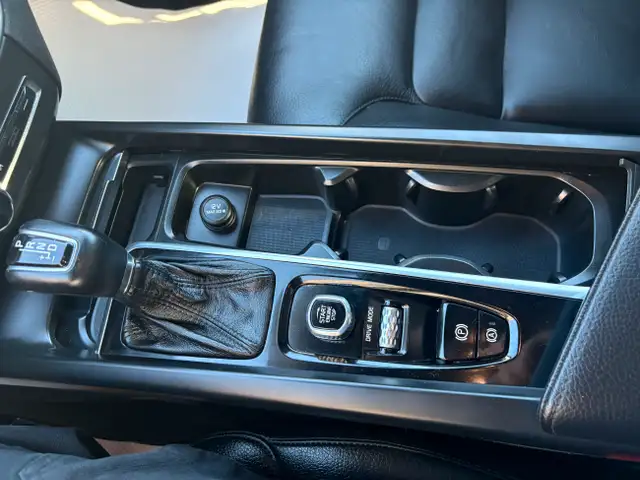 2019 Volvo XC60 Momentum T6 AWD Hail Sale in Cars & Trucks in Calgary - Image 18