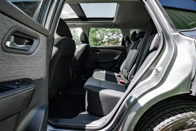 2022 Nissan Rogue SV • MOONROOF • 360 CAM • HEATED SEATS/STEERIN in Cars & Trucks in Kingston - Image 33