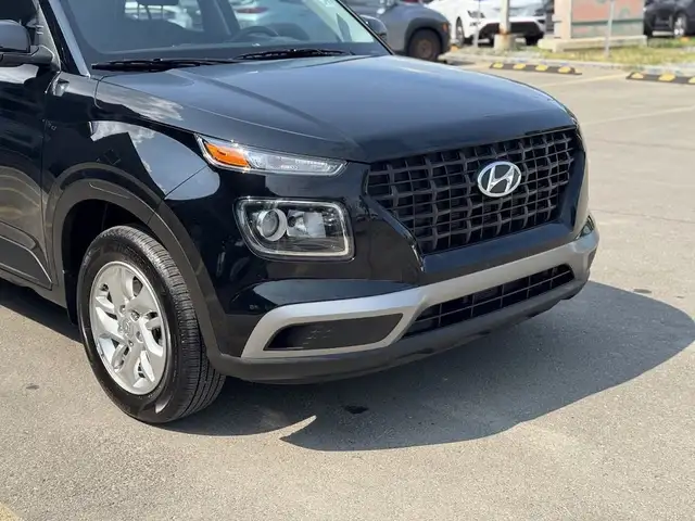 2023 Hyundai Venue PREFERRED w / BLIND SPOT DETECTION / LOW KMS62940368869763124