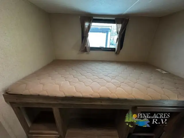 2015 Shasta RVs Revere 32DS in Travel Trailers & Campers in Truro - Image 22