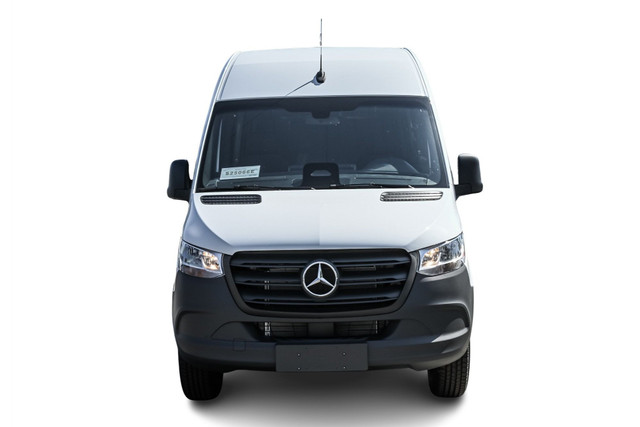 2025 Mercedes-Benz Sprinter 2500 170 Wheelbase High Roof RWD dans Autos et camions  à Ville de Montréal - Image 2