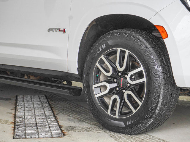 2023 GMC Yukon AT4- Pano Roof - Heated / Vented Seats - HUD in Cars & Trucks in Barrie - Image 4