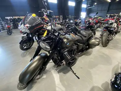 2024 BMW R 18 Classic Manhattan Metallic MatteICONIC. NOSTALGIC. SOULFUEL.The R 18 Classic is a tour...