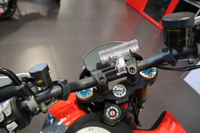 2025 Ducati Hypermotard 950 SP Special Livery in Sport Bikes in Edmonton - Image 4