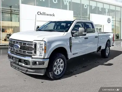 This Ford Super Duty F-350 SRW boasts a Intercooled Turbo Diesel V-8 6.7 L/406 engine powering this...
