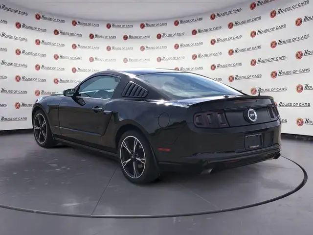 2014 Ford Mustang 2dr Cpe V6 / Heated Seats in Cars & Trucks in Calgary - Image 5