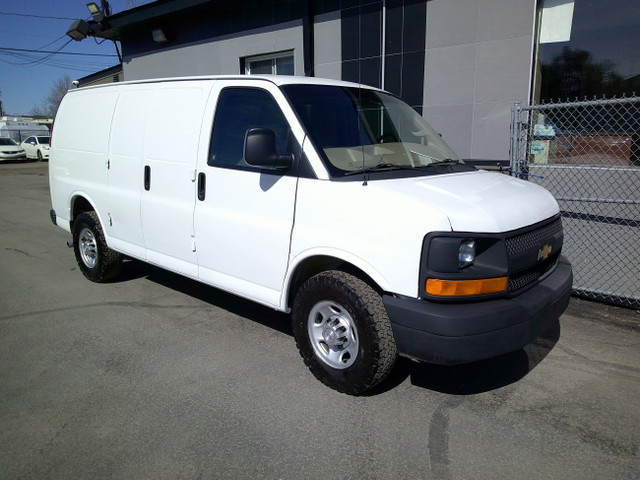 2017 Chevrolet Express Cargo Van 2500 135 po  Pret pour TRAVAIL in Cars & Trucks in Laval / North Shore - Image 2
