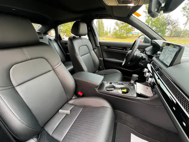 2025 Honda Civic Hybrid Sport Touring **POWER MOONROOF**AMAZI... dans Autos et camions dans Grande Prairie - Image 19