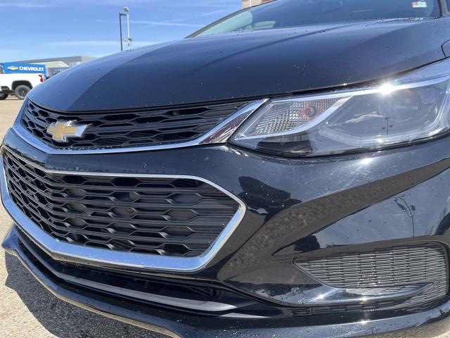 2018 Chevrolet Cruze HATCHBACK | AUTOMATIC | STARTER | LOW KMS in Cars & Trucks in Edmonton - Image 4