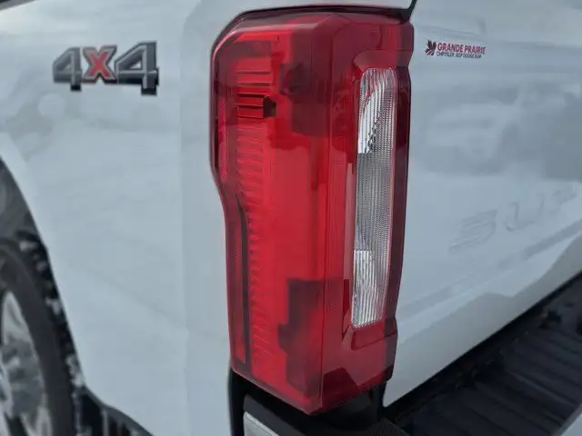2023 Ford Super Duty F-350 SRW XLT | Cloth | Diesel in Cars & Trucks in Grande Prairie - Image 10