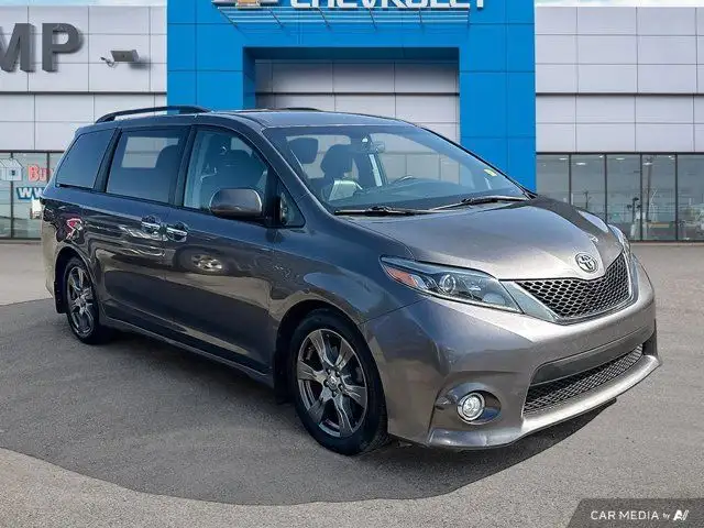 2017 Toyota Sienna SE | Leather | Power Sliding Doors | Back Up in Cars & Trucks in Saskatoon - Image 9