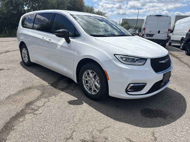 2026 Chrysler Pacifica Select in Cars & Trucks in Mississauga / Peel Region - Image 3