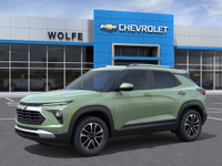 As you set eyes on the Chevrolet Trailblazer AWD LT, its Cacti Green exterior merges seamlessly with... (image 4)