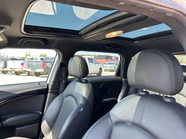 2012 MINI Cooper Countryman S ALL4 / Sunroof / Heated Seats in Cars & Trucks in Calgary - Image 19