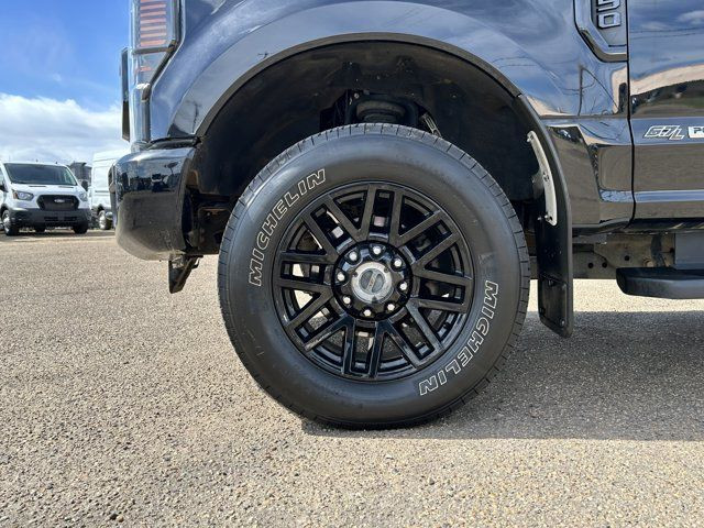 2020 Ford Super Duty F-350 SRW Lariat CrewCab 160 | Rear Cam in Cars & Trucks in Edmonton - Image 3