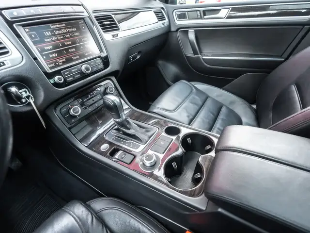 2015 Volkswagen Touareg Execline 3.6 - AWD | Pano Sunroof | 360  in Cars & Trucks in Saskatoon - Image 18