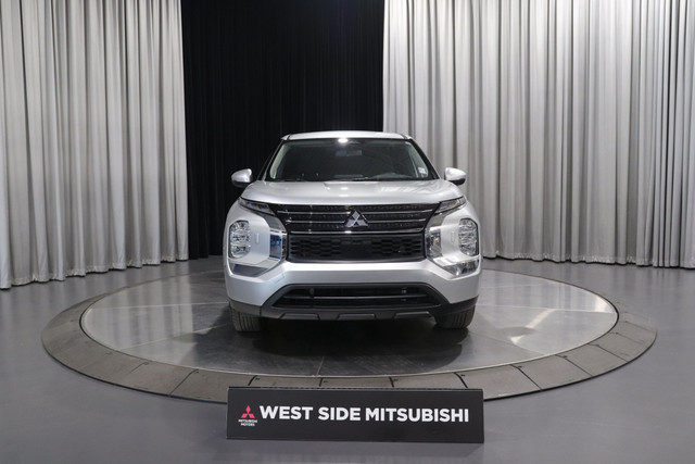 2024 Mitsubishi Outlander ES 4X4 / Heated Seats / Push Start... in Cars & Trucks in Edmonton - Image 2