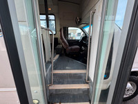 2014 GMC Savana 3500 12 Passenger Bus 6.0L V8 Gas RWD 158,419 KM Automatic Transmission Wheel Chair... (image 7)