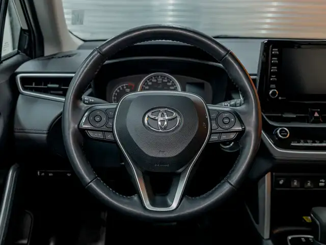 2022 Toyota COROLLA CROSS LE AWD *TOIT* SIÈGES / VOLANT CHAUF GR in Cars & Trucks in Laurentides - Image 15