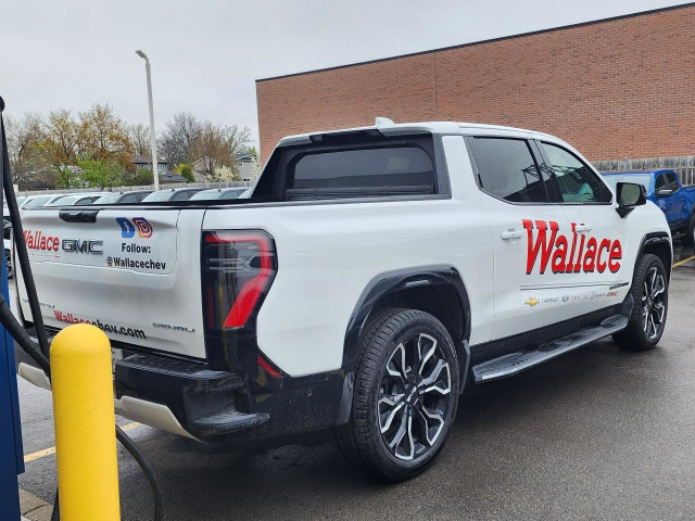 2025 GMC Sierra EV Denali e4WD Crew Cab Max Range Denali Demo in Cars & Trucks in Oakville / Halton Region - Image 4