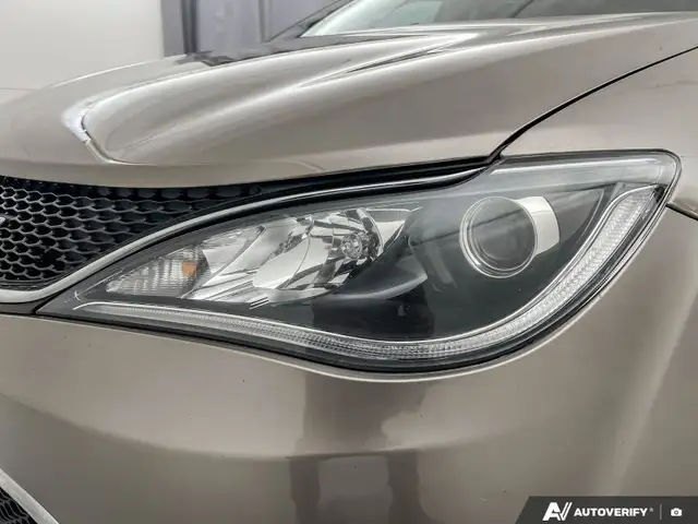 2017 Chrysler Pacifica Touring-L Plus | New Tires | New Brakes | in Cars & Trucks in Winnipeg - Image 17